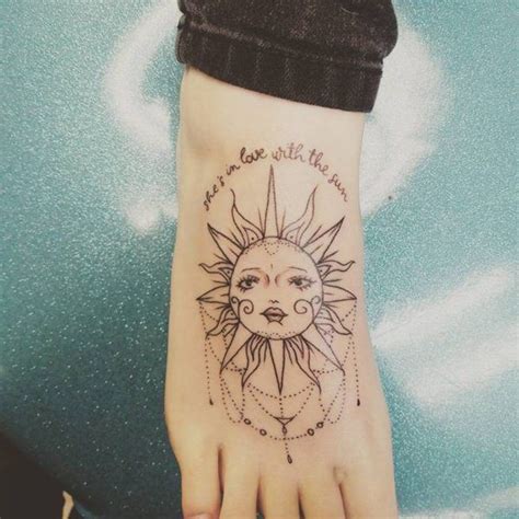 tatuaje sol nuca|66 Tatuajes de un sol como protagonista